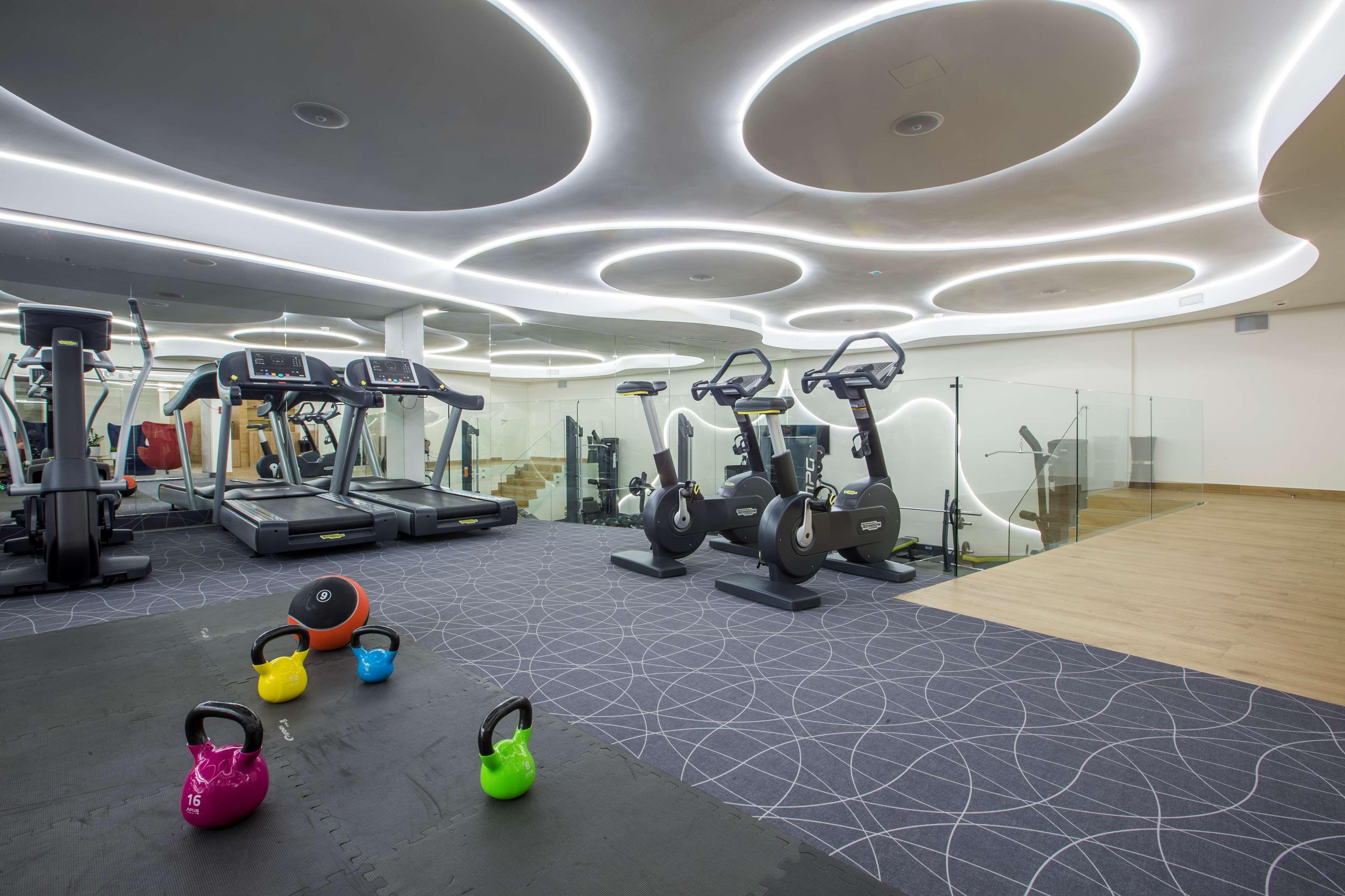 Radisson Blu Sobieski Warsaw Exterior photo Gym interior design