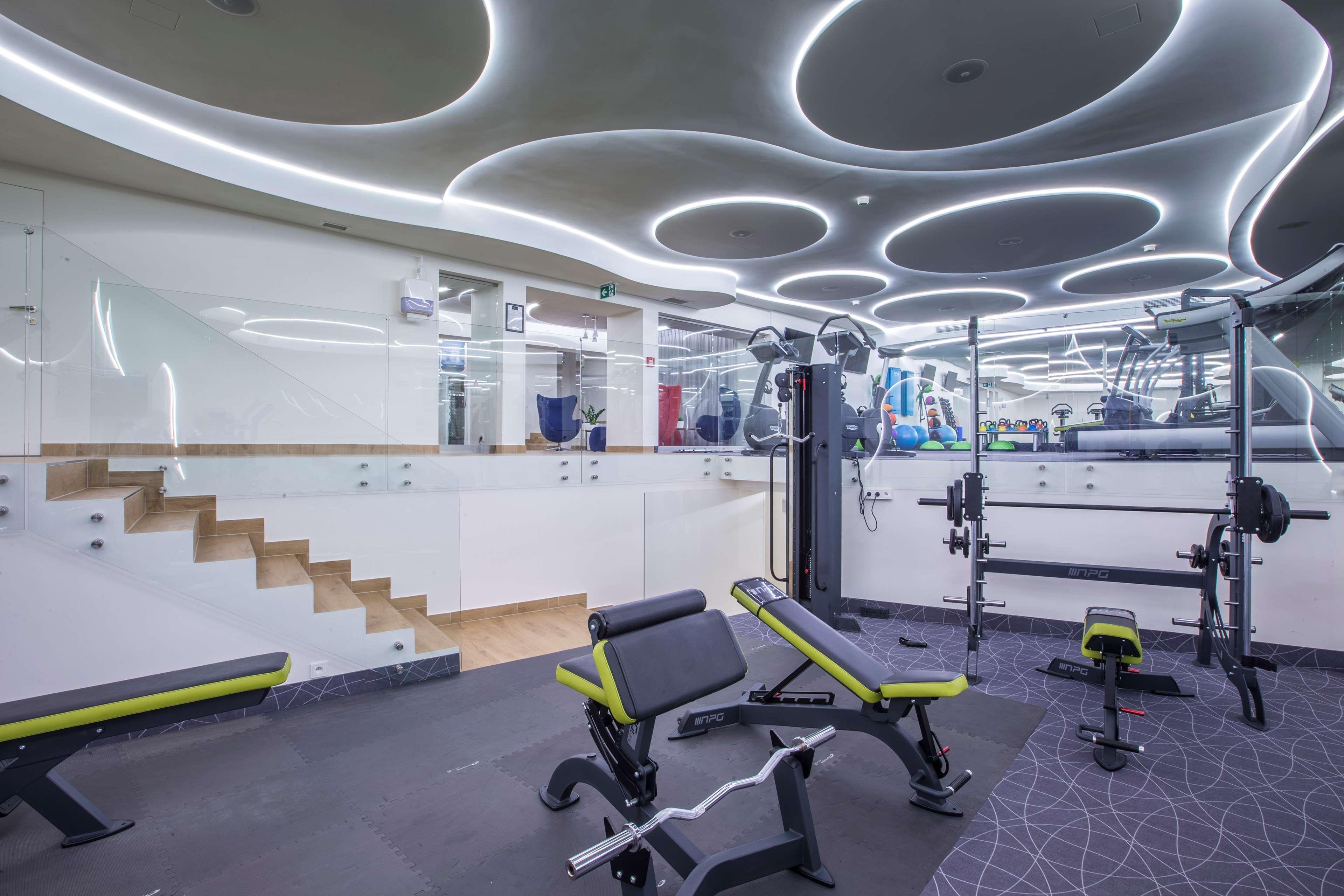 Radisson Blu Sobieski Warsaw Exterior photo Gym interior design