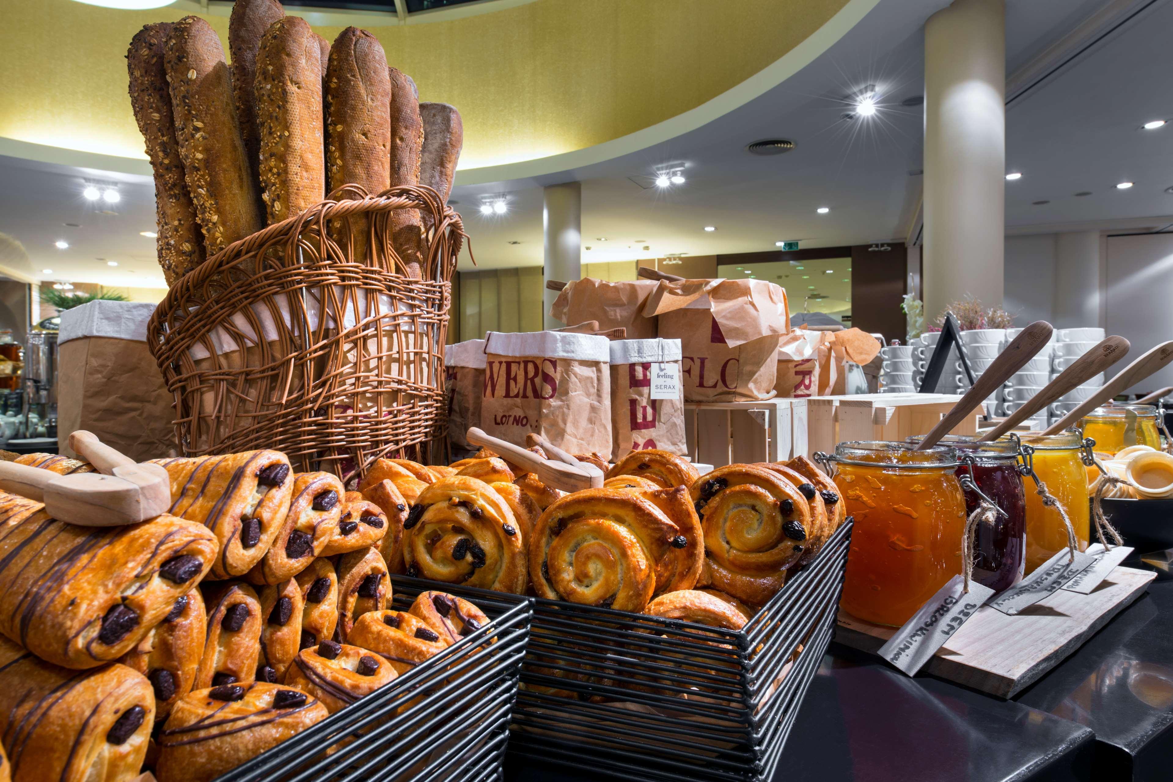Radisson Blu Sobieski Warsaw Exterior photo Breakfast buffet at a luxury hotel in Paris