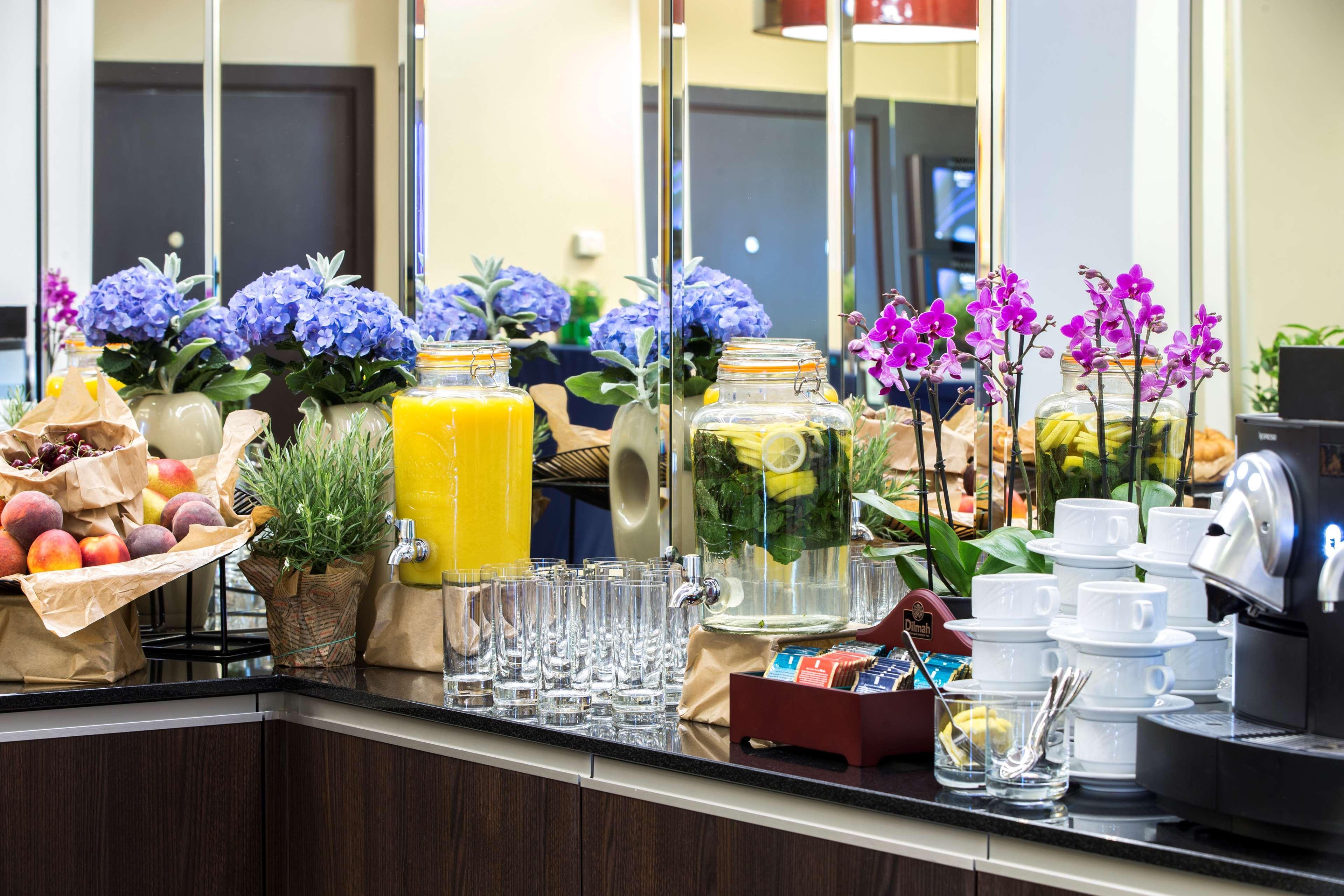 Radisson Blu Sobieski Warsaw Exterior photo Breakfast buffet at the hotel