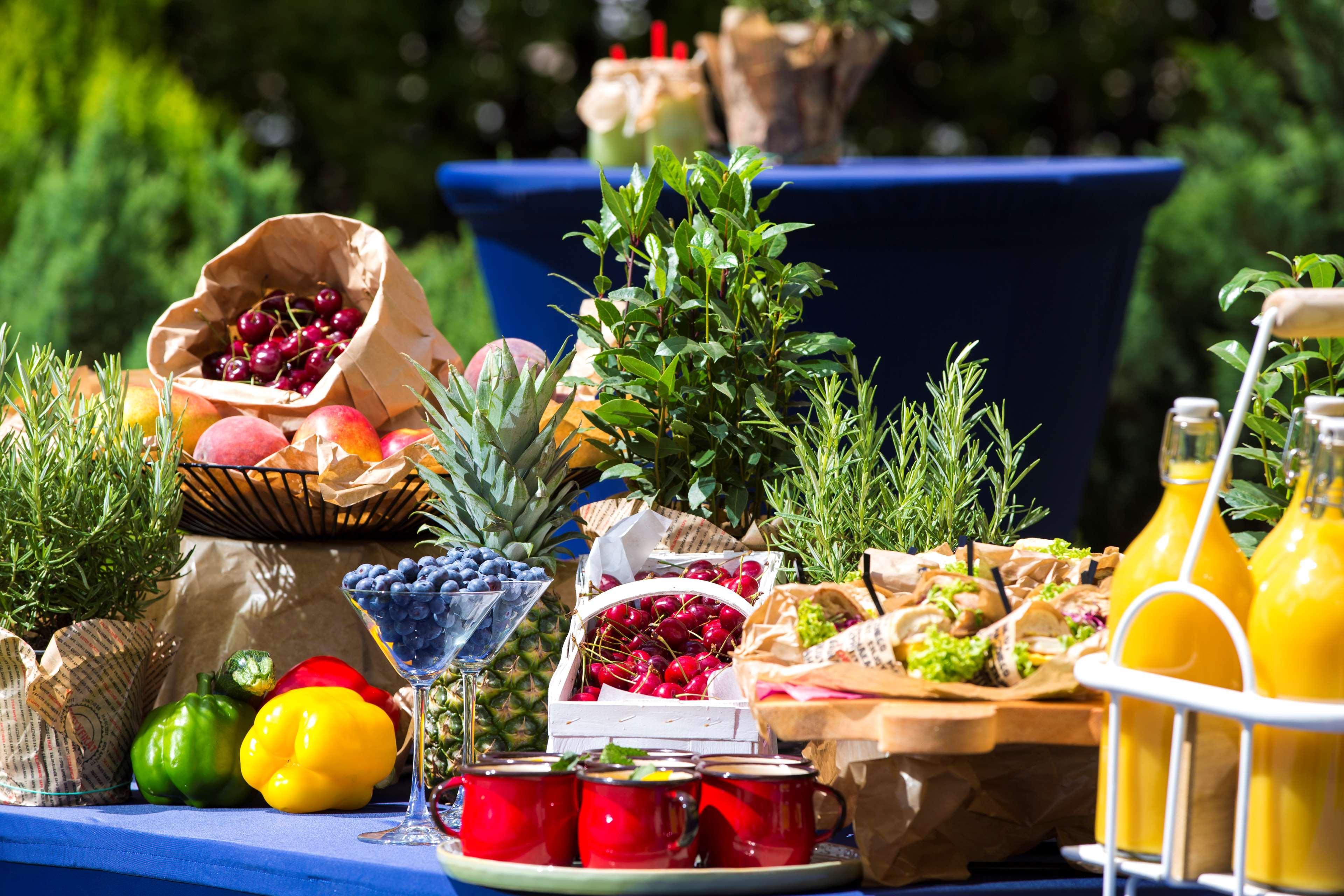 Radisson Blu Sobieski Warsaw Exterior photo Breakfast buffet