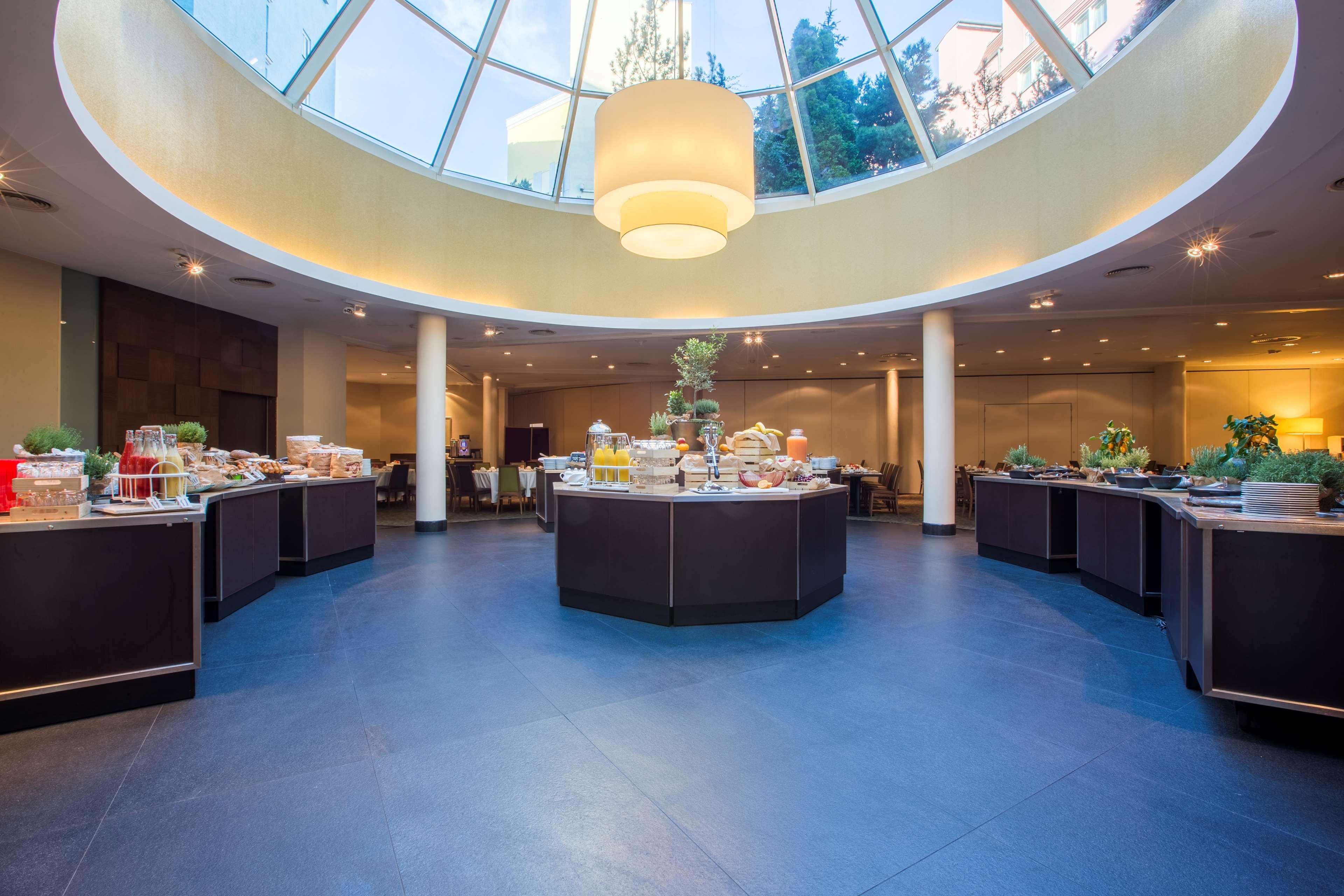 Radisson Blu Sobieski Warsaw Exterior photo Breakfast buffet at the hotel