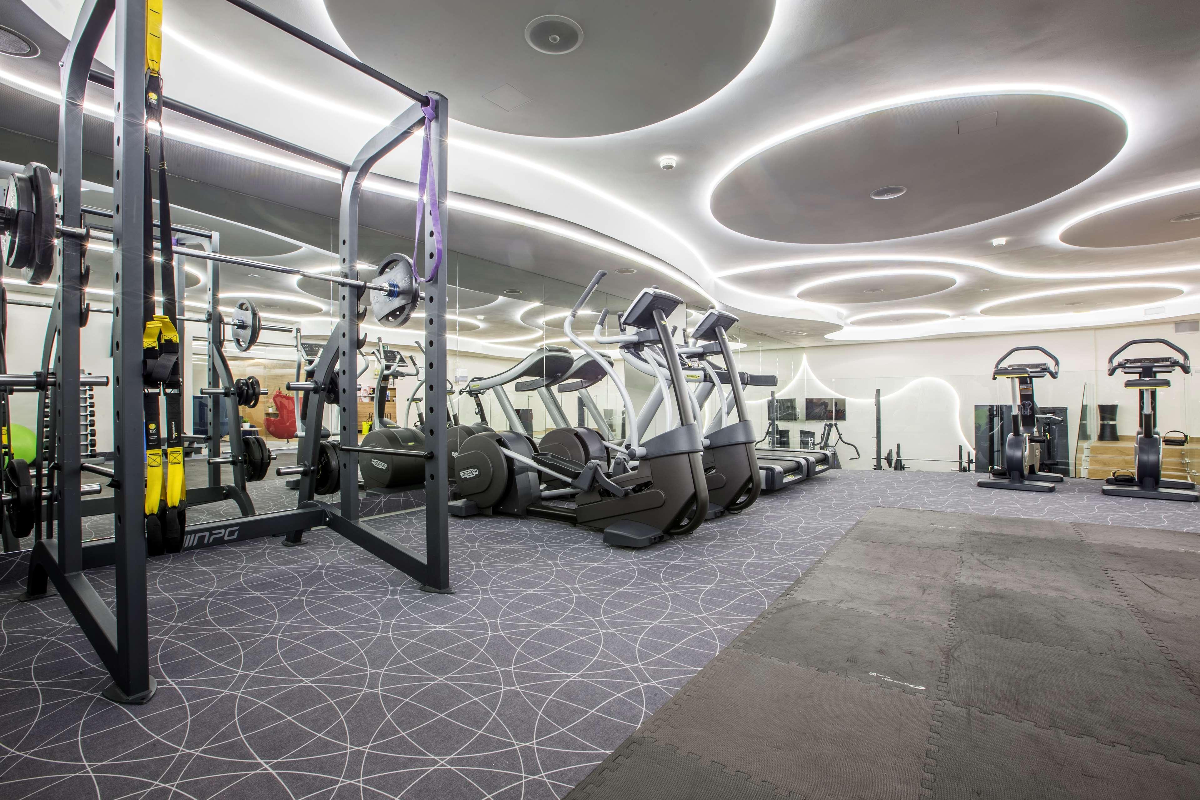 Radisson Blu Sobieski Warsaw Exterior photo Gym interior design