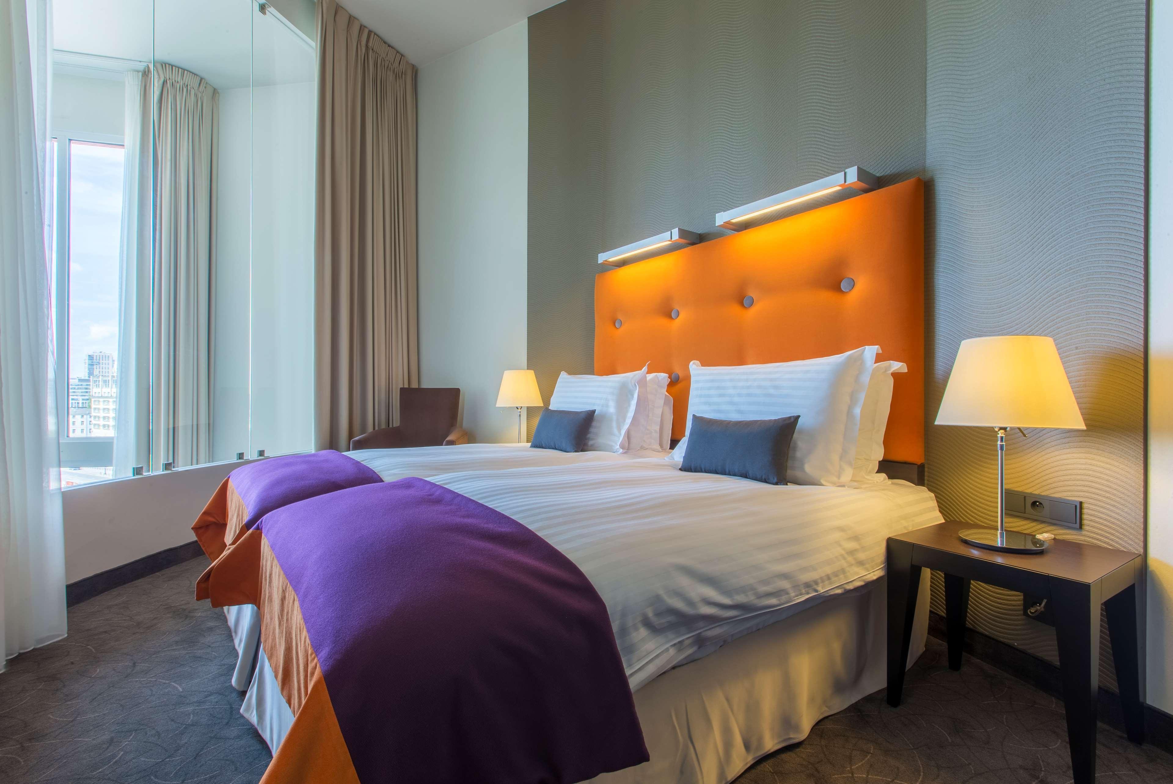 Radisson Blu Sobieski Warsaw Exterior photo A room at the hotel
