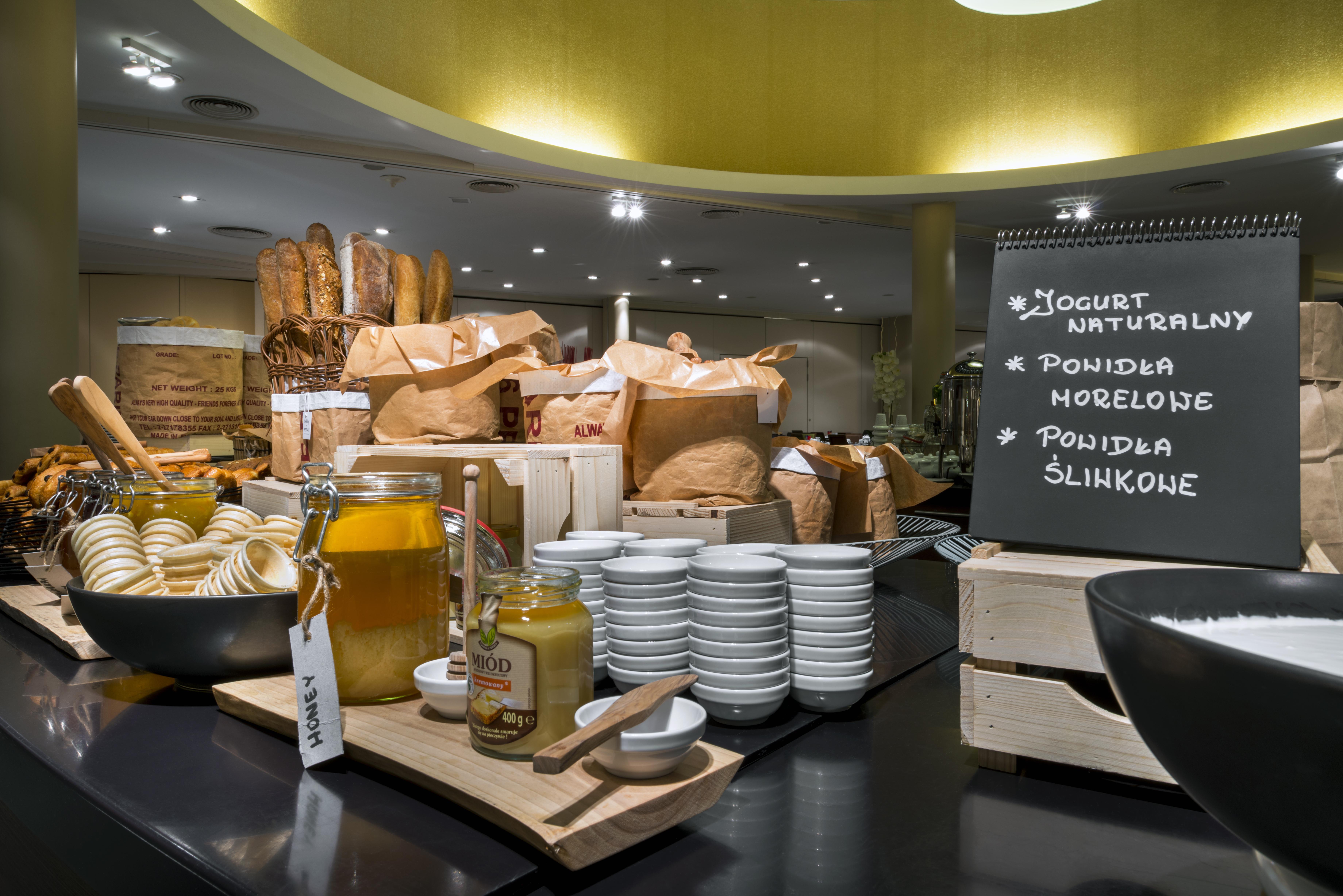 Radisson Blu Sobieski Warsaw Exterior photo Breakfast buffet at the hotel